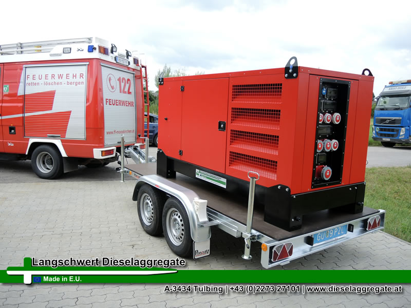 100kVA Feuerwehr Notstromaggregat STROMA Anhänger in Farbe RAL-3000 Feuerrot